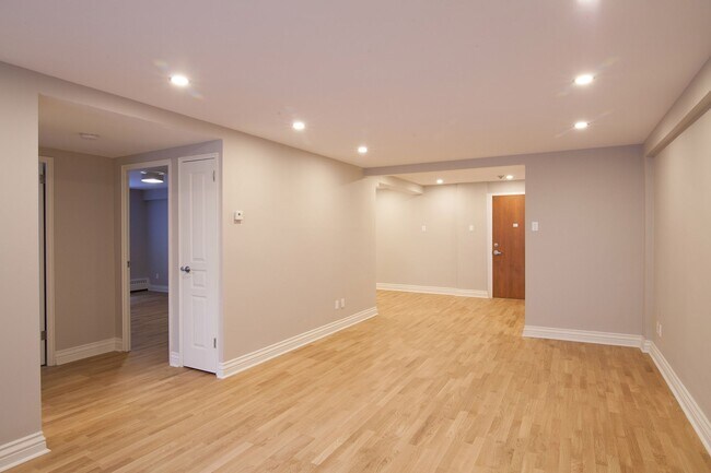 Building Photo - 3421 Rue Drummond