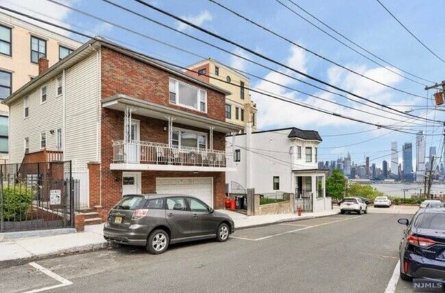Building Photo - 6-8 Shippen St