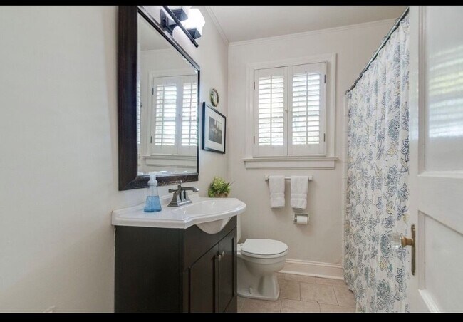 Foto del edificio - 2710 Hawthorne Pl