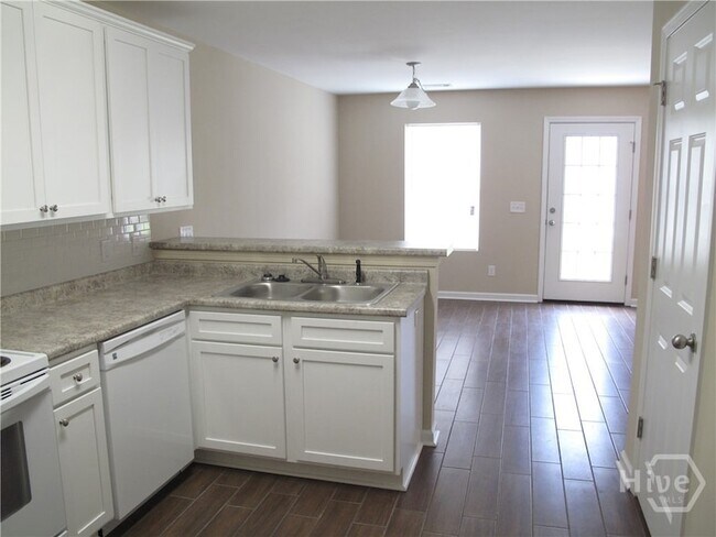 Foto del edificio - 145 Connor Lp