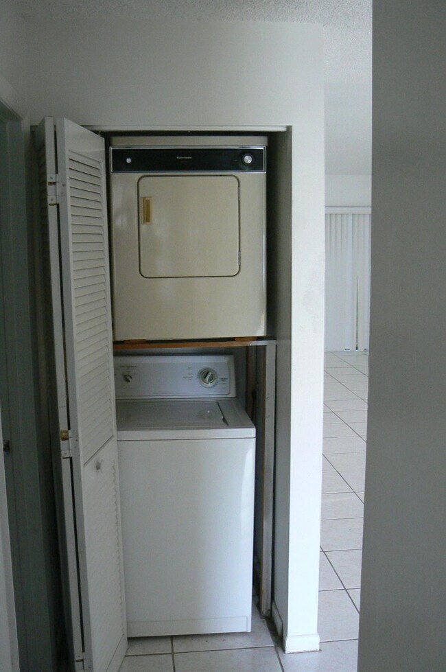 Foto del edificio - 3117 Coral Ridge Dr