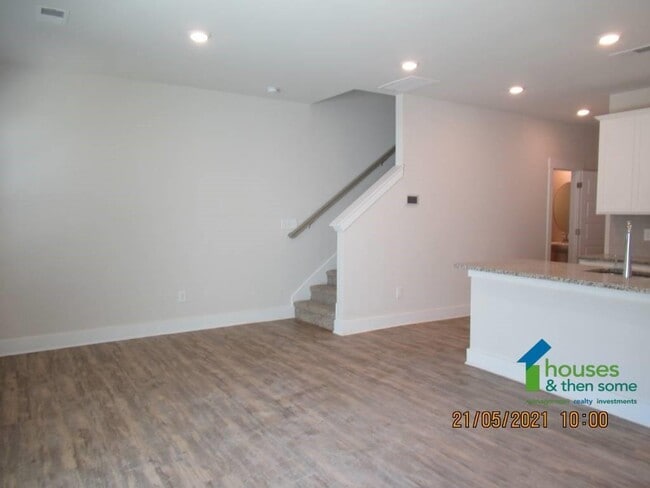 Building Photo - 418 Windsinger Lane