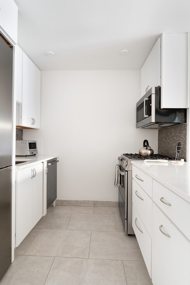 Building Photo - Welcome to unit #4K