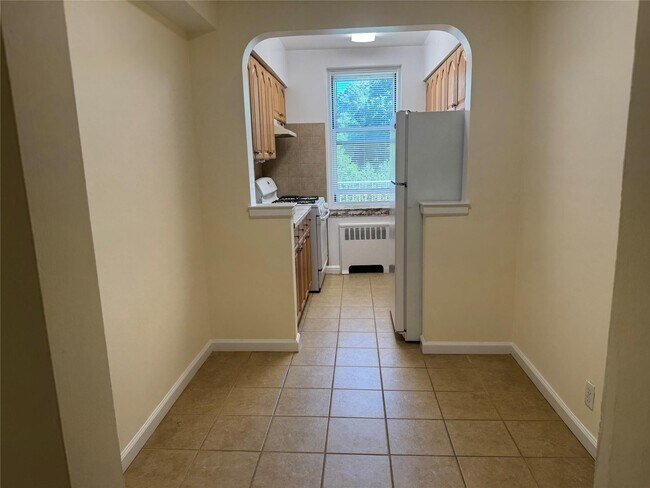 Foto del edificio - 920 Pelhamdale Ave