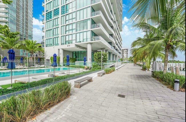 Foto del edificio - 3131 NE 7th Ave
