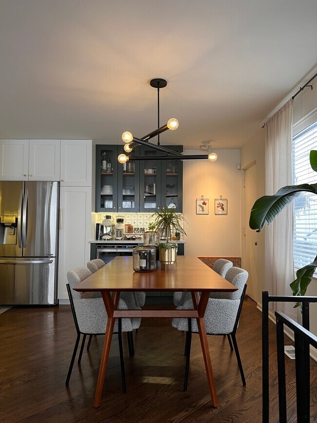 Foto del edificio - 2643 N Southport Ave