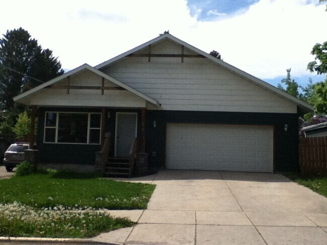 Foto del edificio - 4 Bedroom 2 Bathroom House - Close to MSU Campus