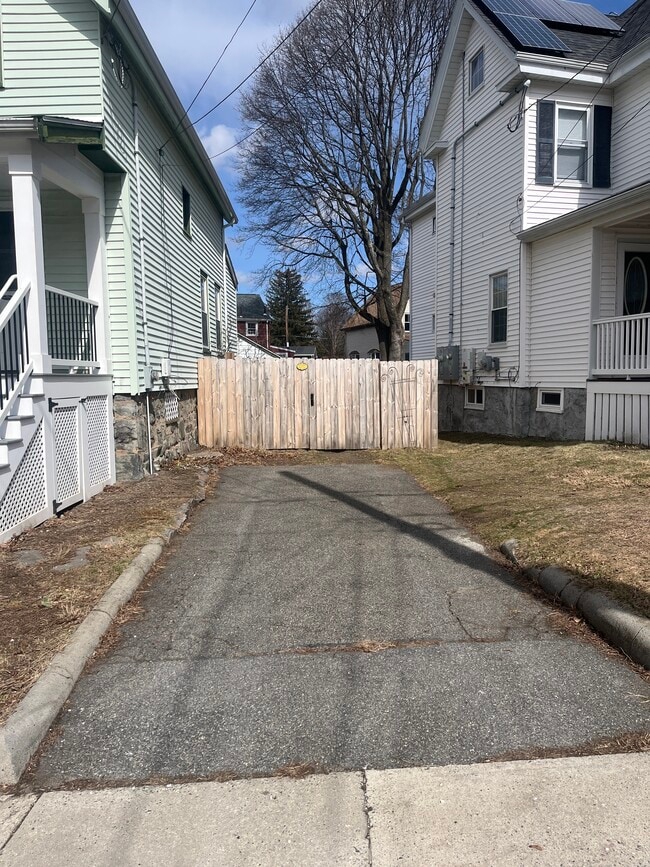 Building Photo - 16 Gordon St