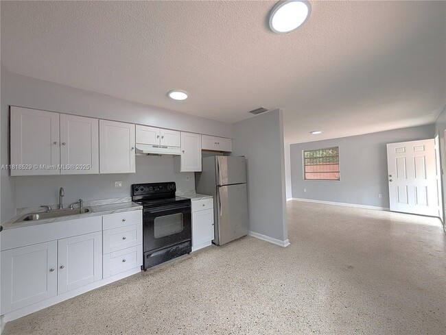 Building Photo - 2281 SW 16th Ct