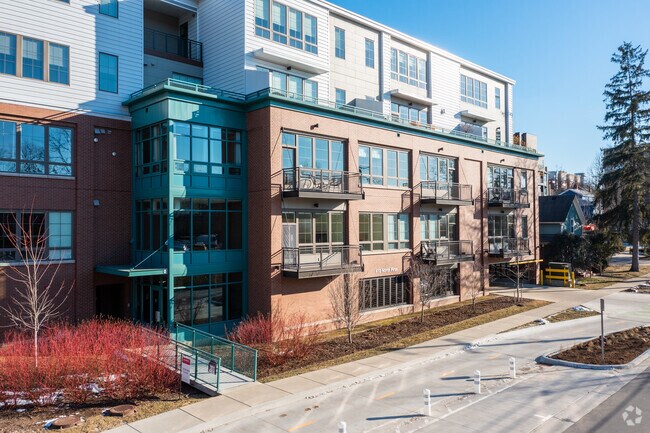 Building Photo - 410 N 1st St
