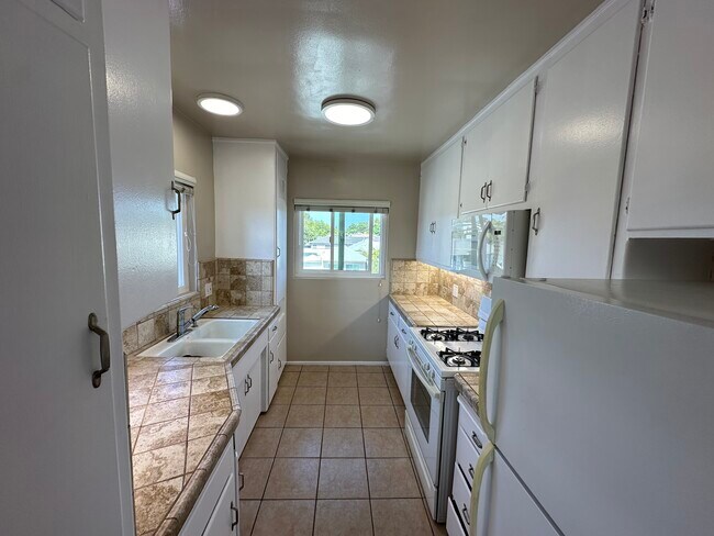 Foto del edificio - 5804 W 78th Pl