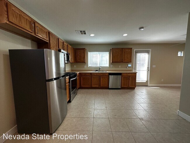 Foto del edificio - 3 br, 3 bath House - 5163 Starter Ave