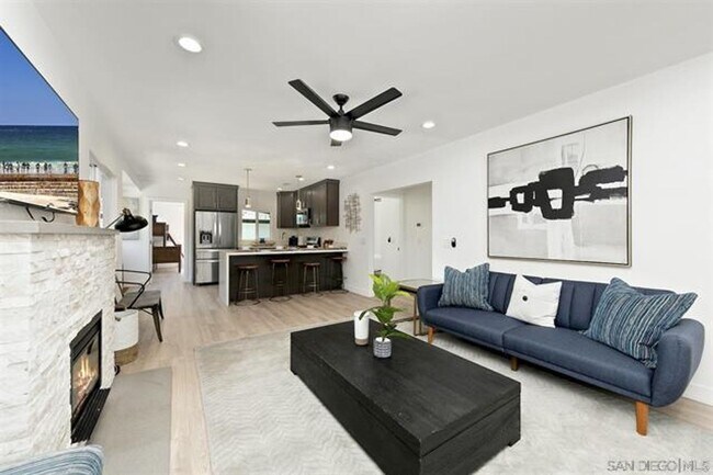 Building Photo - Beautiful 3 Bed/1.5 Bath Home in Hillcrest...