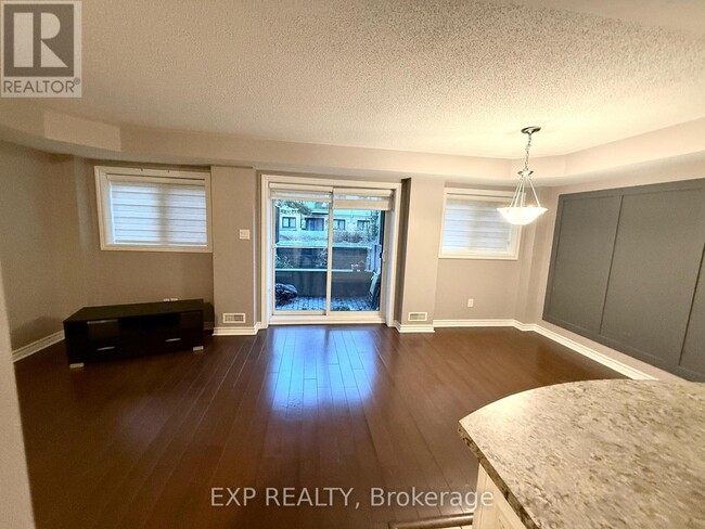 Building Photo - 105 Bluestone Private