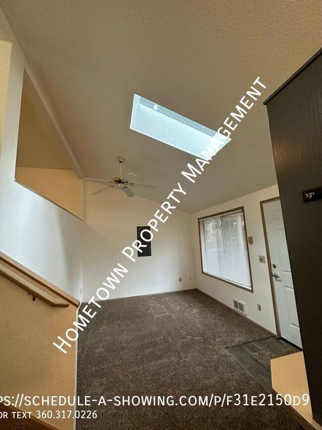 Building Photo - Loft/Studio Home Available Now in Tumwater!