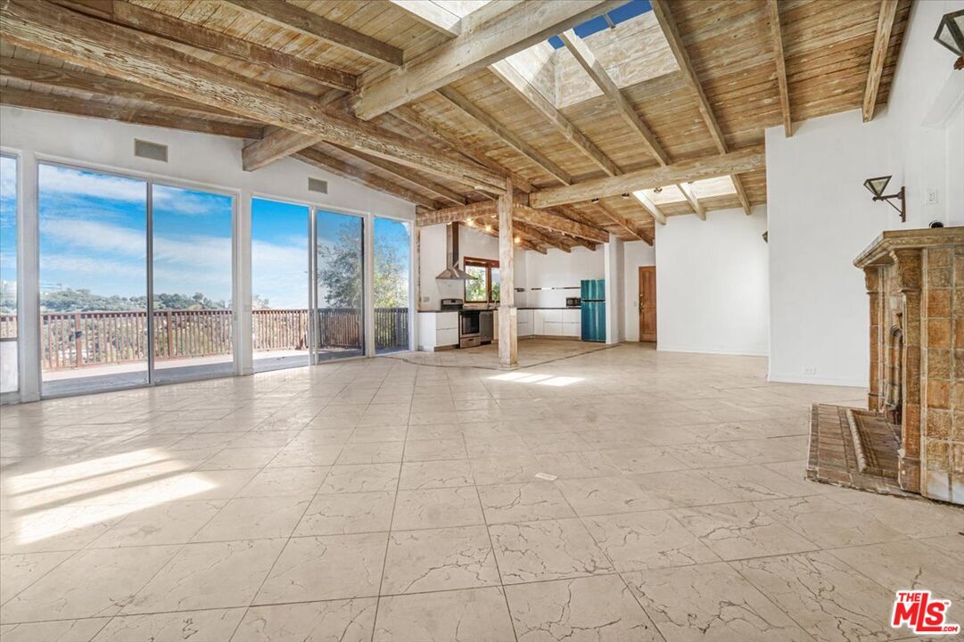 Foto principal - 960 N Tigertail Rd