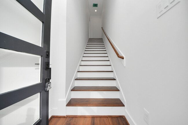 Foto del edificio - 611 E 39th St