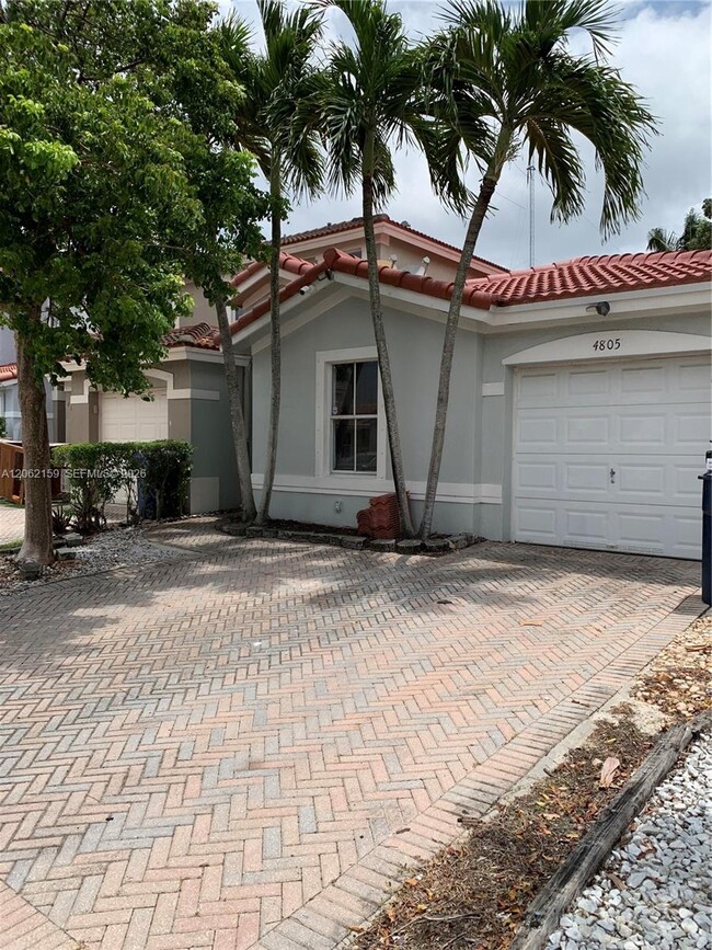 Building Photo - 4805 SW 163rd Pl