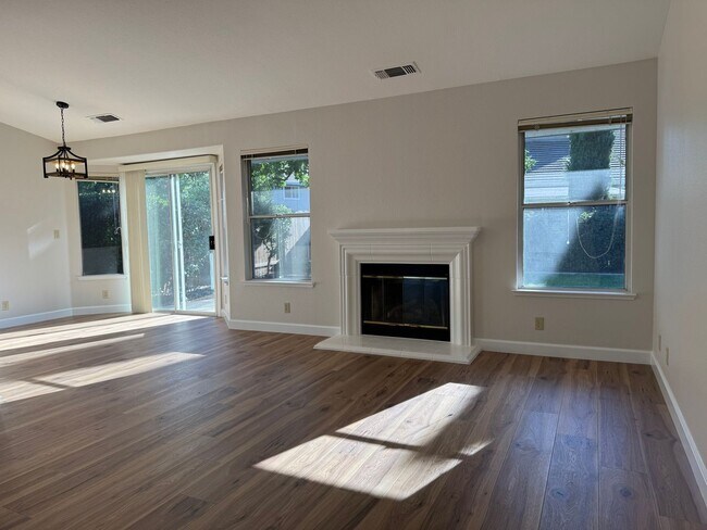 Foto del edificio - Available July 1st. New Renovated!