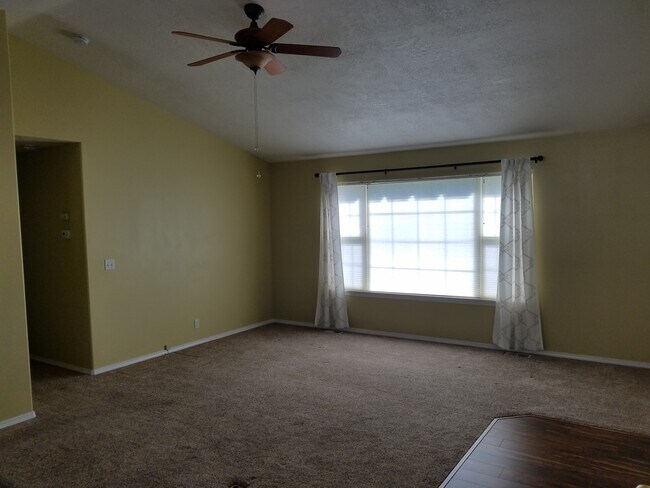 Foto del edificio - 2302 N Linda Vista Plz