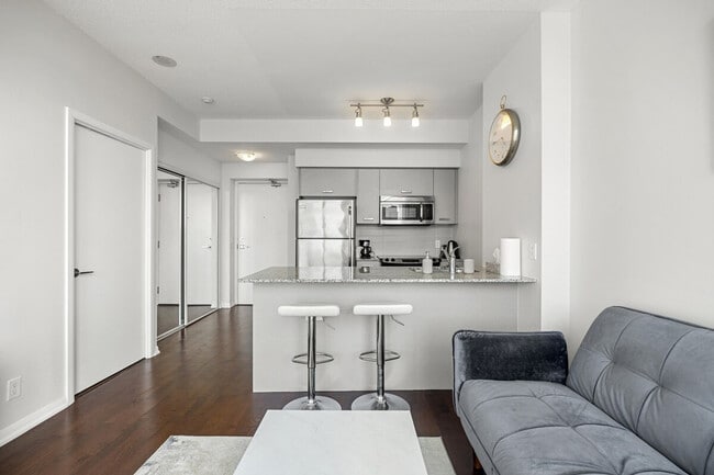 Photo du bâtiment - 790 Bay St.