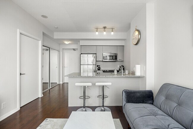 Photo du bâtiment - 889 Bay St.