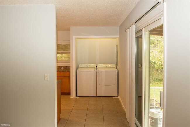 Foto del edificio - 830 Deerfield Rd
