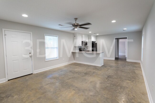 Building Photo - 104 Falcon Dr