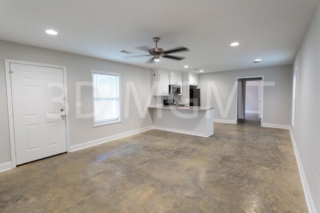 Building Photo - 105 Wedgewood Cr
