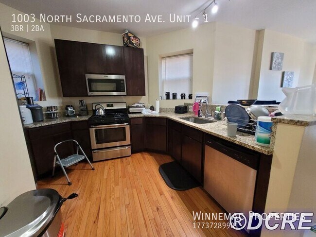 Foto del edificio - 1003 N Sacramento Ave