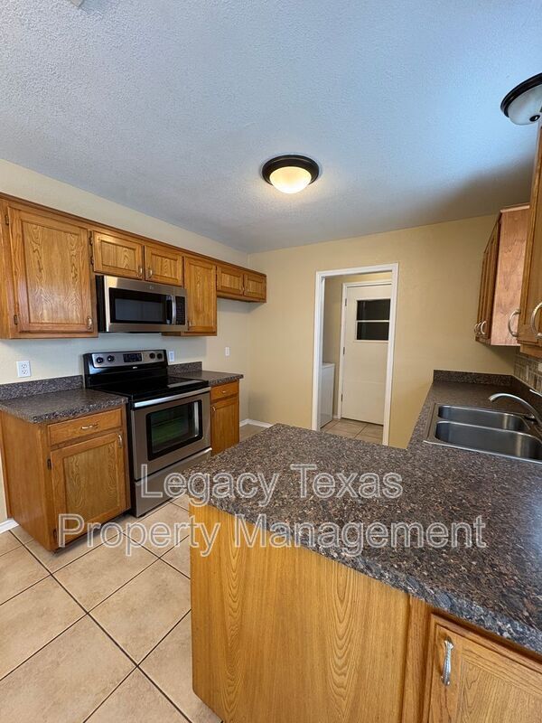 Foto del edificio - 1208 Lindsey Ln