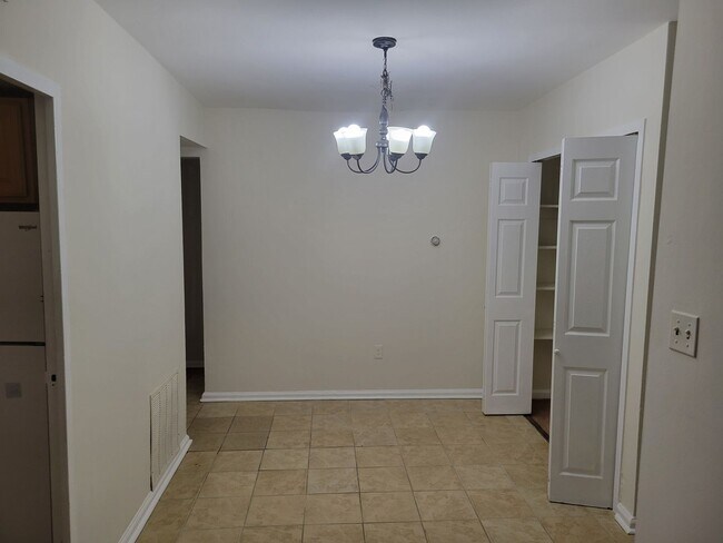 Building Photo - Cozy 2 BR/1 BA Apartment in Laurel!