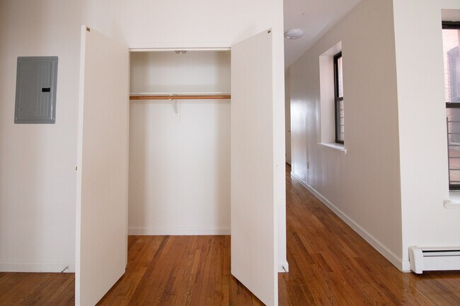Foto del edificio - 528 Bainbridge St