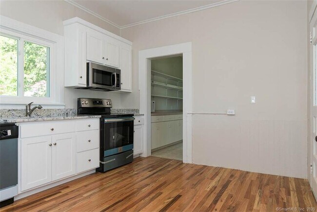 Building Photo - 17 Riverview Rd