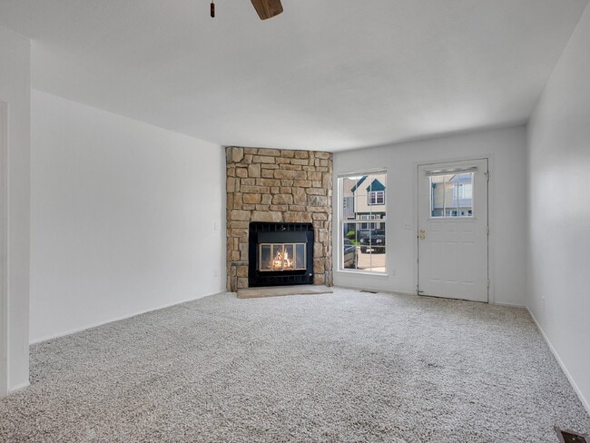 Building Photo - $1,895 // 2-Bed 1-Bath Charming Rowhome in...