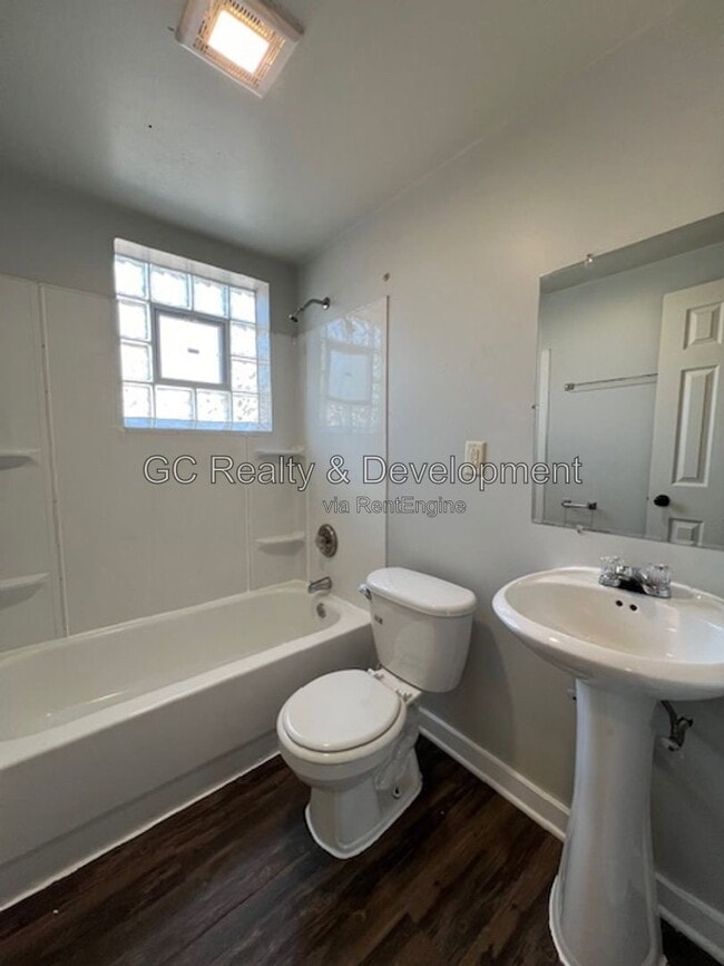 Building Photo - 324 Wilson Ave