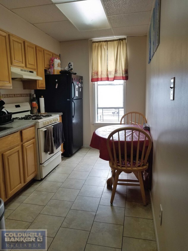 Kitchen - 550 Bay Ridge Pkwy