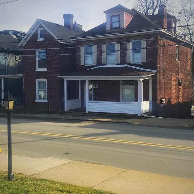 133 W Pike St Unit B, Canonsburg, PA 15317 Apartment for Rent in