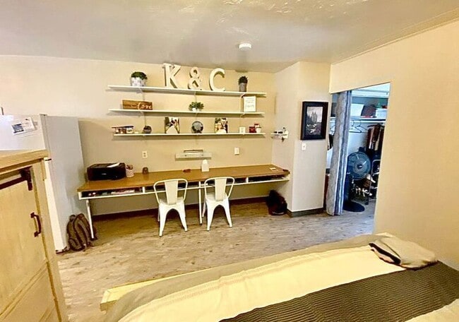 Building Photo - 620 E 600 N