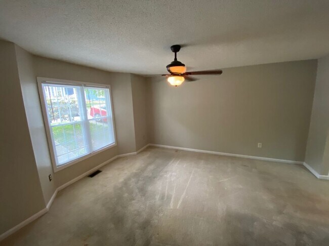 Building Photo - Charming Woodcroft Home