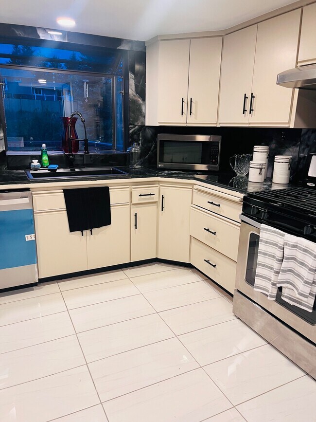 Foto del edificio - 13322 62nd Dr SE