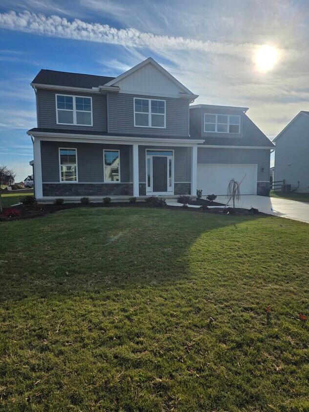 Foto principal - 9425 Newbury Ln