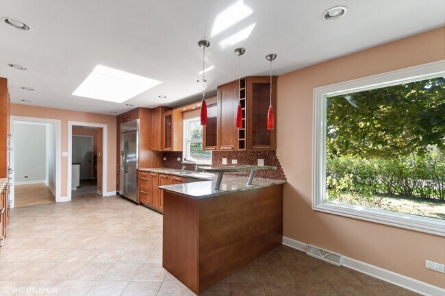 Building Photo - 2230 White Oak Dr