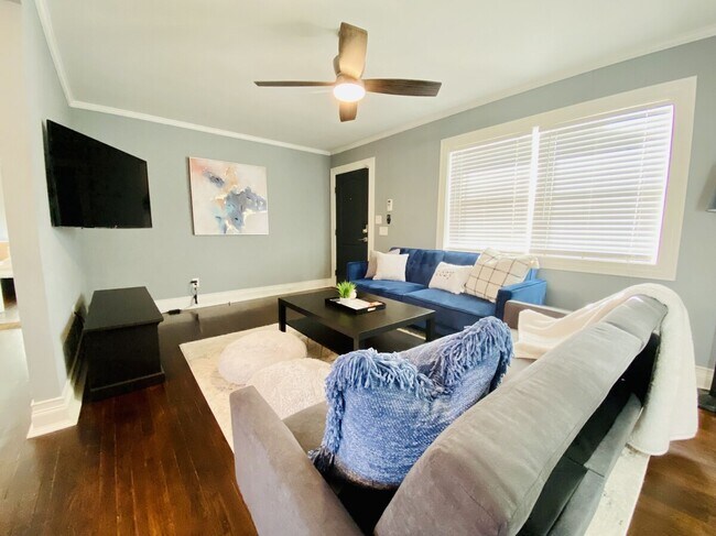 Living Room - 1524 Woodland Cir SE