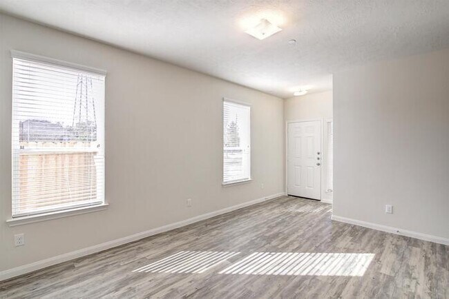 Foto del edificio - 3910 Lexington Manor Ct