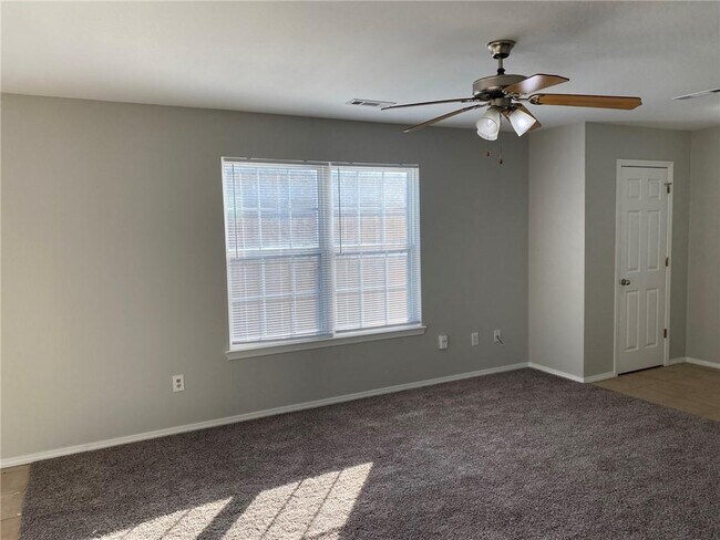 Building Photo - 591 Cascade Cir