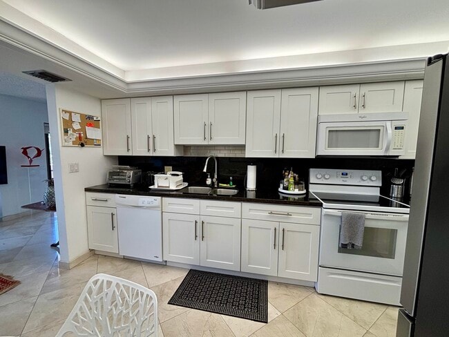 Foto del edificio - 4900 N Ocean Blvd