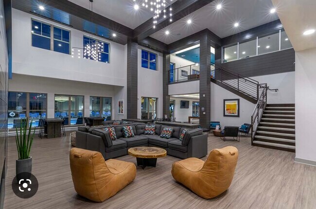 Building Photo - 4255 NW Duniway Dr