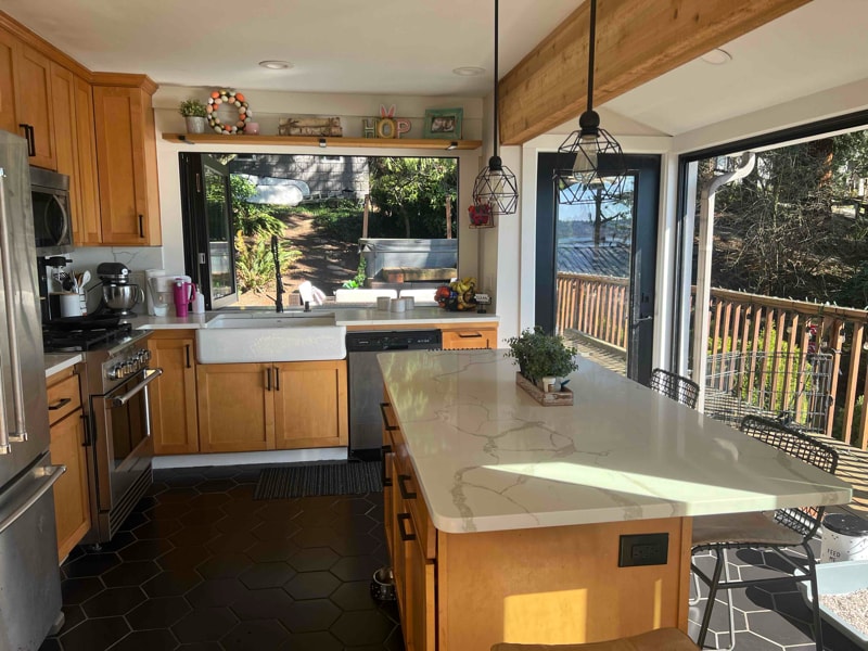 Photo - 11557 Holmes Point Dr NE (Kirkland, WA)