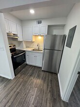 Building Photo - 1725 NE 2nd St